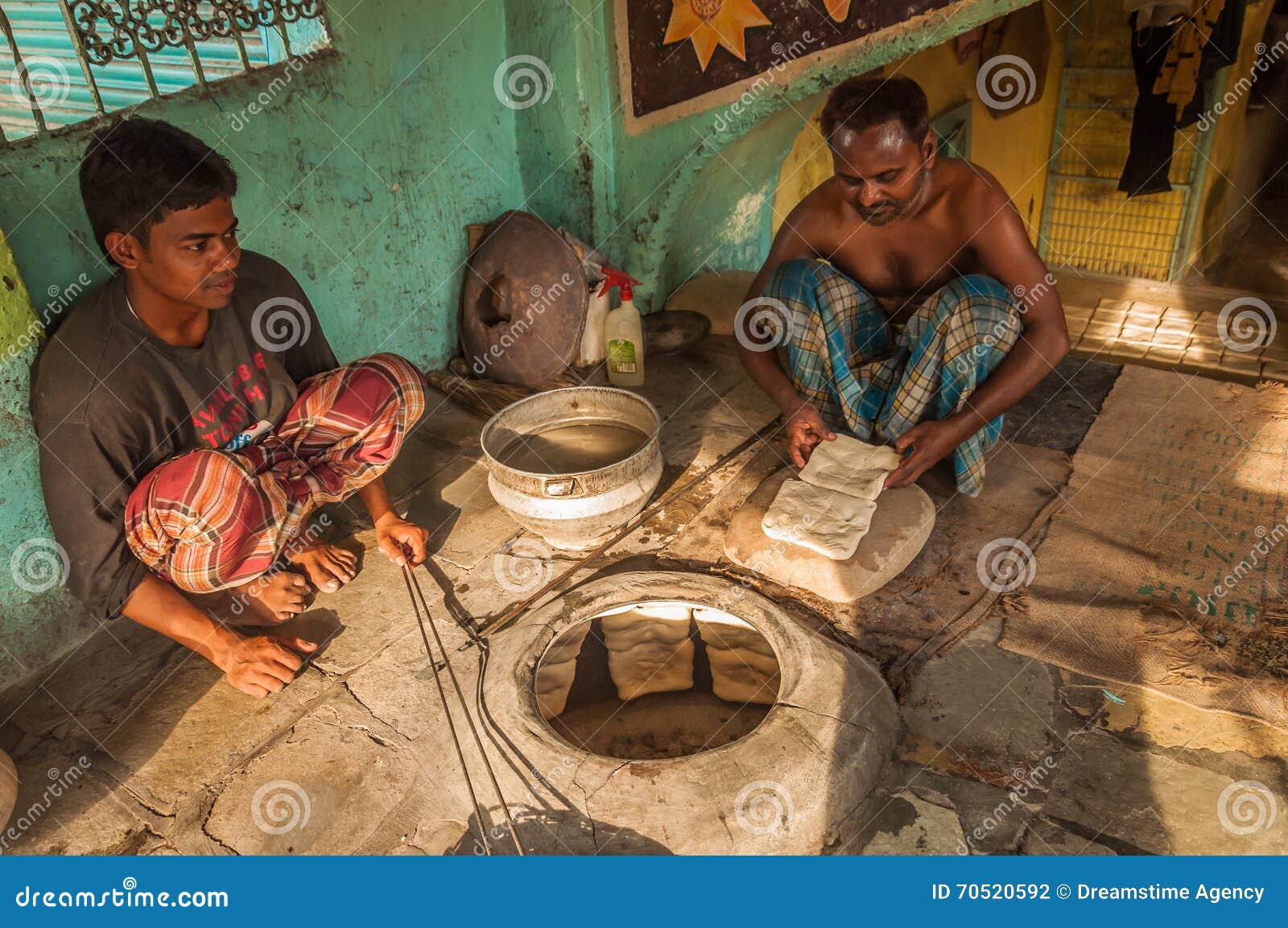 Bread maker editorial photography. Image of topview, oven - 70520592