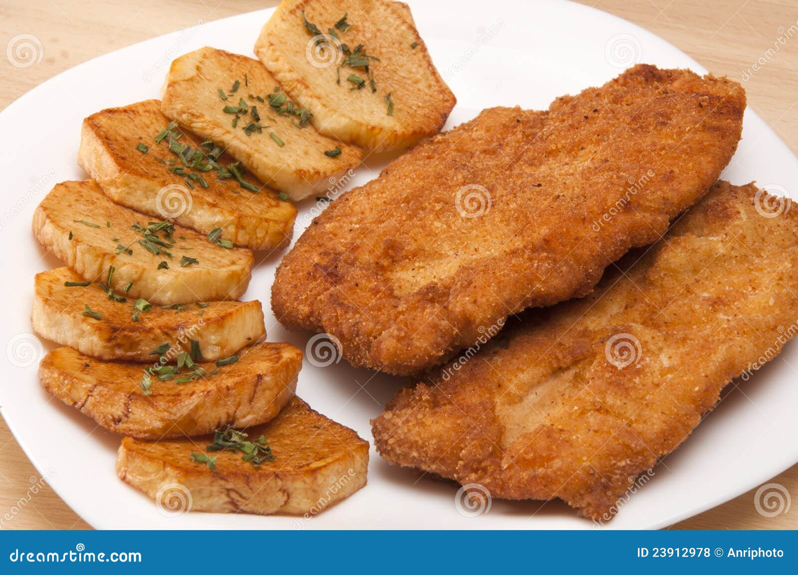 Download Breaded Chicken Fillet With Potatoes Royalty Free Stock Photos - Image: 23912978