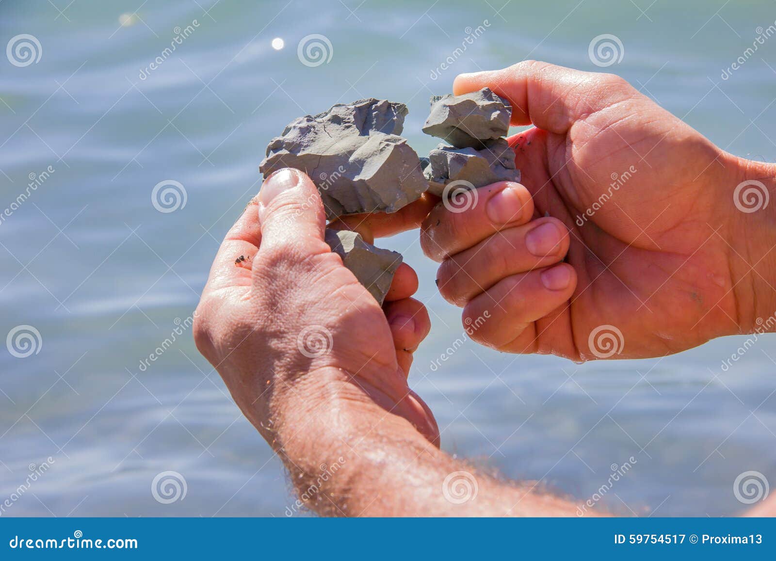 Break In Half A Stone Trapped In The Fingers Of A Man S Hand Stock break-in-half-a-stone-trapped-in-the-fingers-of-a-man-s-hand-stock