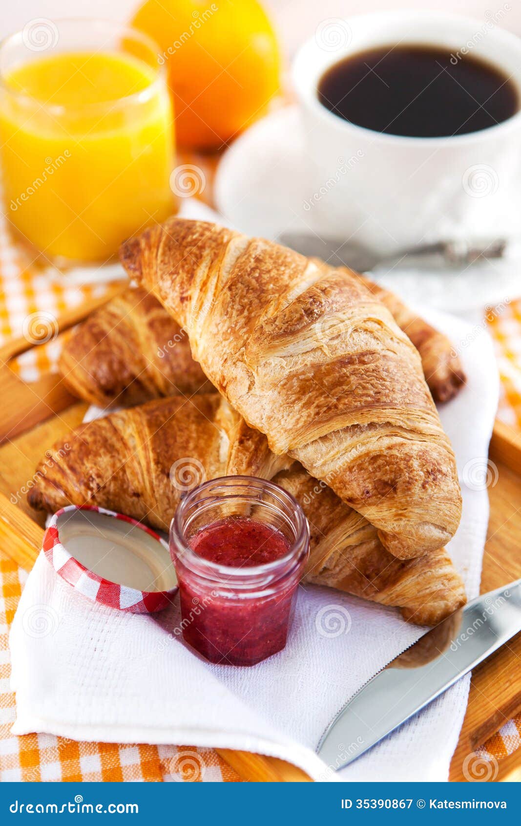 breakfast-croissants-cup-coffee-orange-juice-jam-35390867.jpg