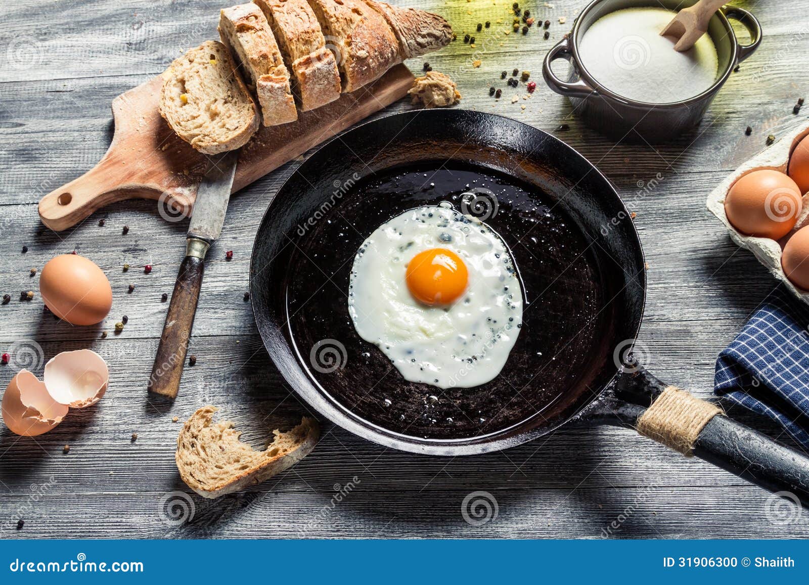 Breakfast Made of Eggs and Bread Stock Photo - Image of dieting, cooked