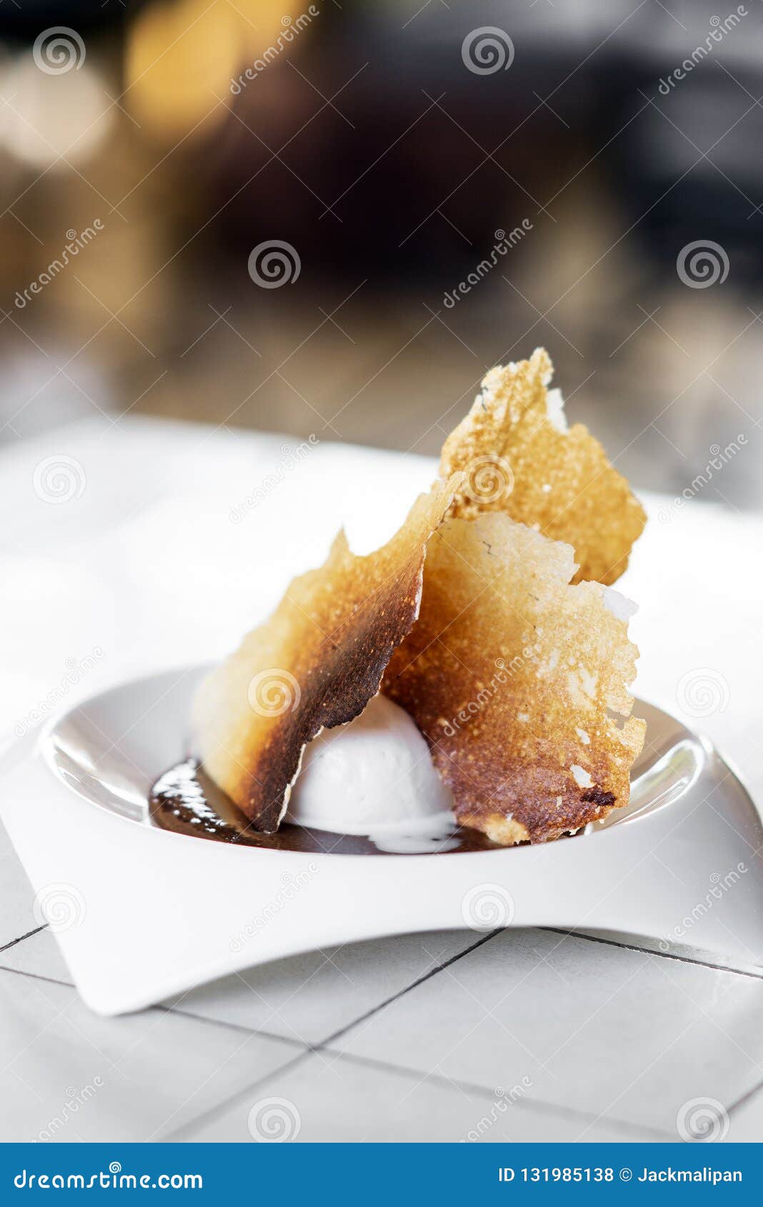 Bricht Feinschmeckerische Eiscreme Madagaskar-Vanille Mit Gerösteter ...