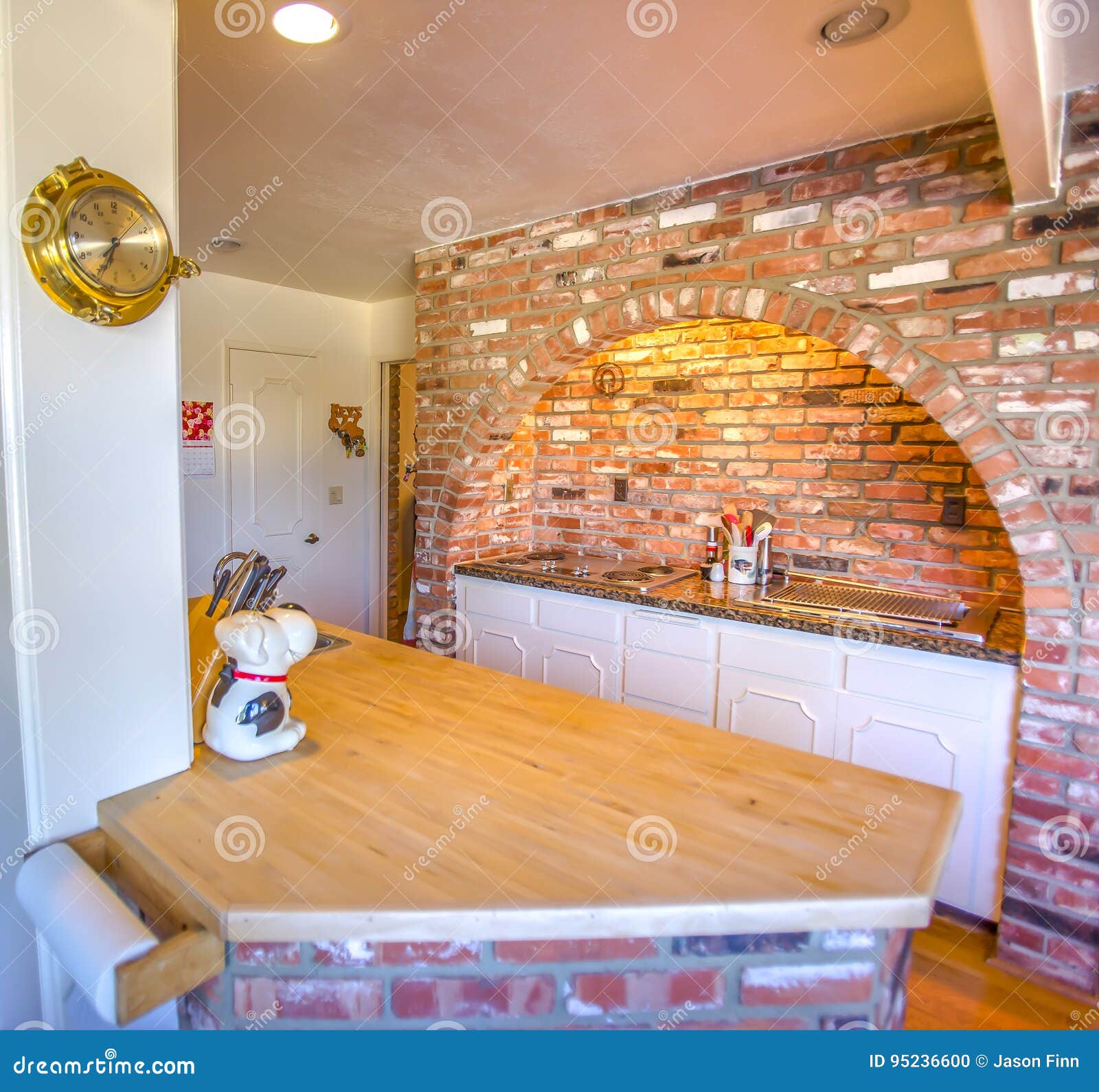 Brick Backsplash And Arch With Stove In Ranch Style Home In - Brick Backsplash And Arch With Stove In Ranch Style Home In