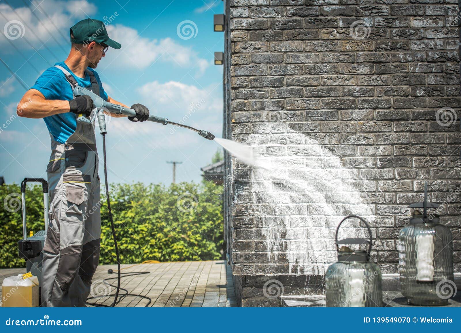 brick wall pressure washing