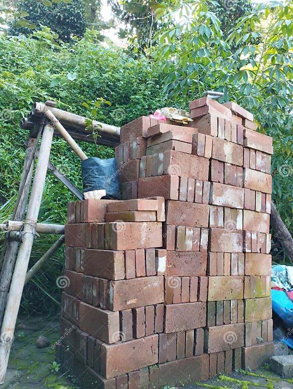 locking bricks house