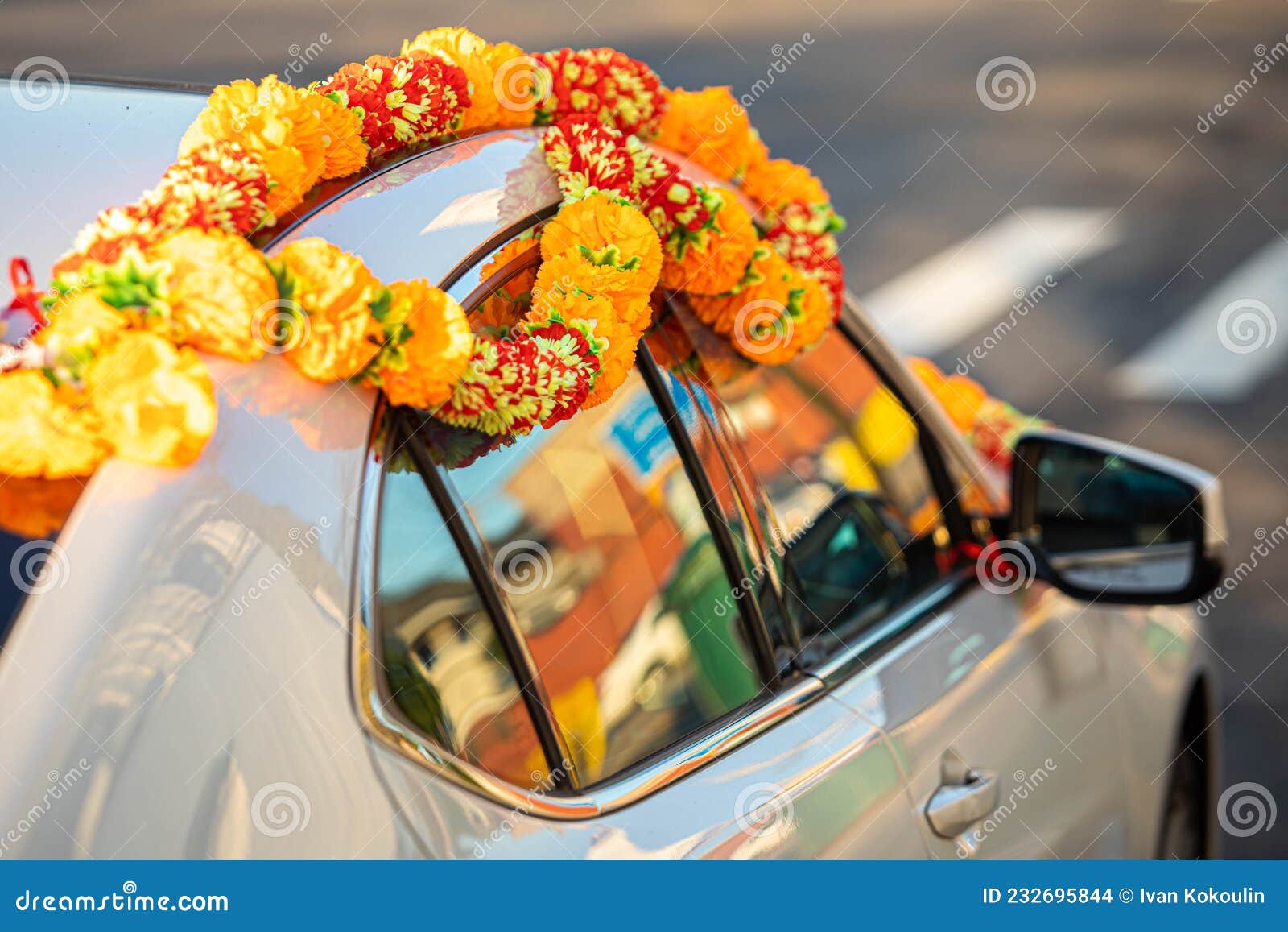 India Wedding Car Decoration Stock Photos - Free & Royalty-Free Stock  Photos from Dreamstime