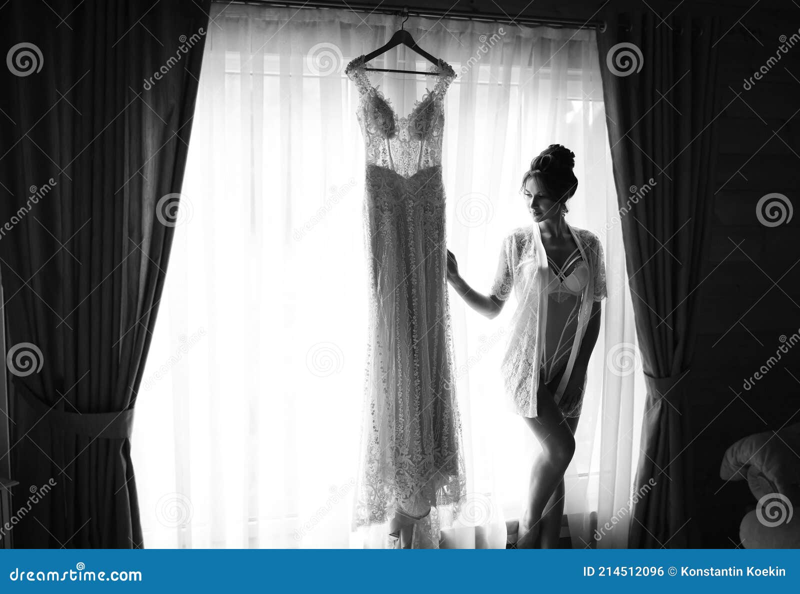 866 Wedding Negligee Stock Photos - Free & Royalty-Free Stock Photos from  Dreamstime