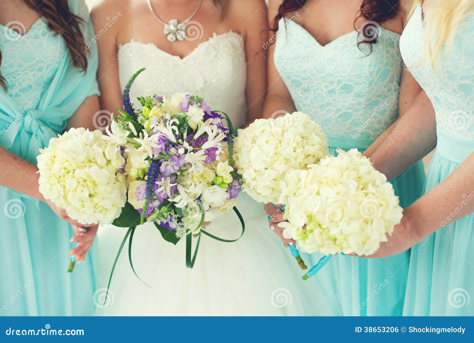 bride and bridesmaids bouquets