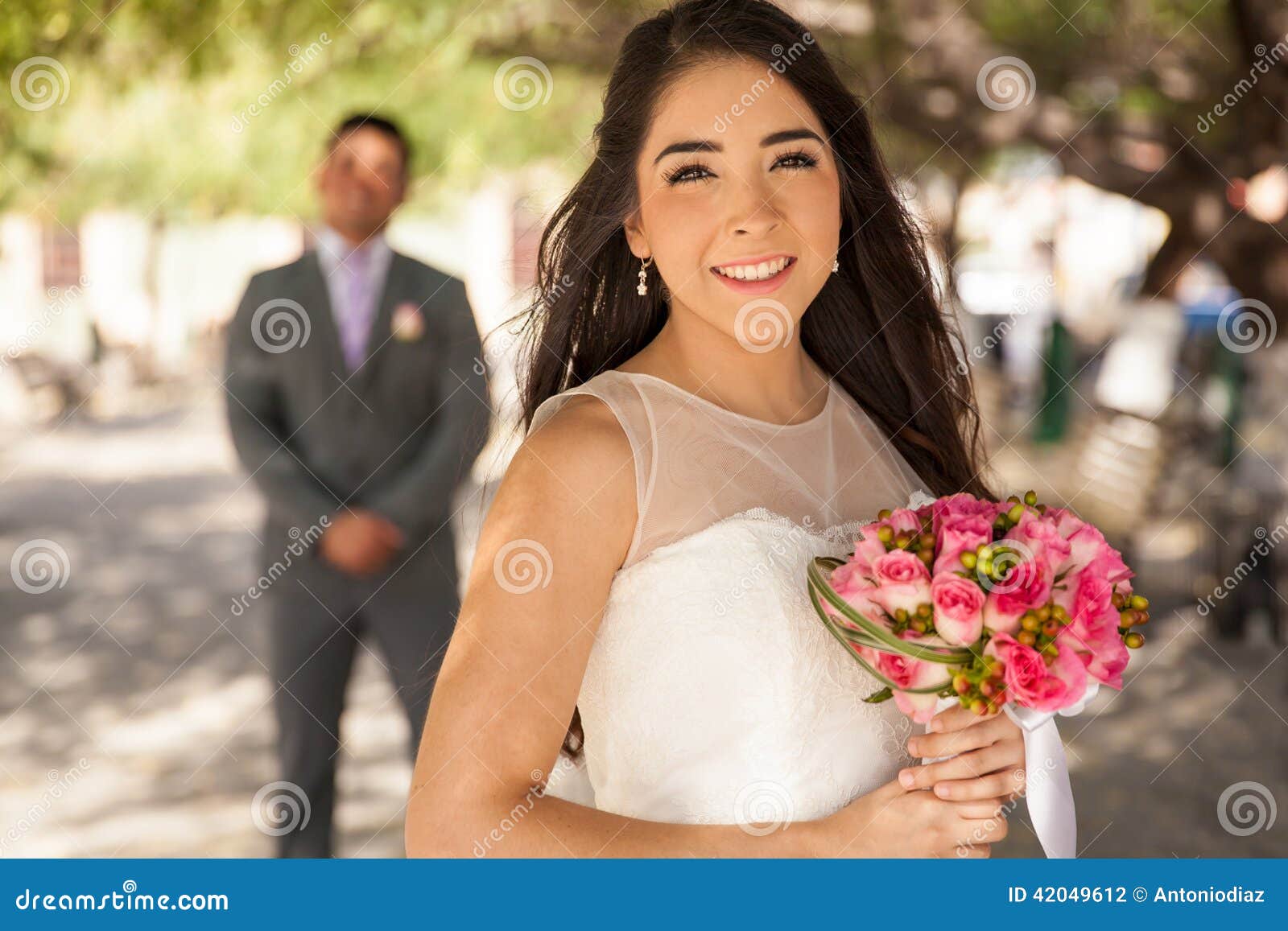 https://thumbs.dreamstime.com/z/bride-groom-behind-her-portrait-beautiful-latin-standing-42049612.jpg