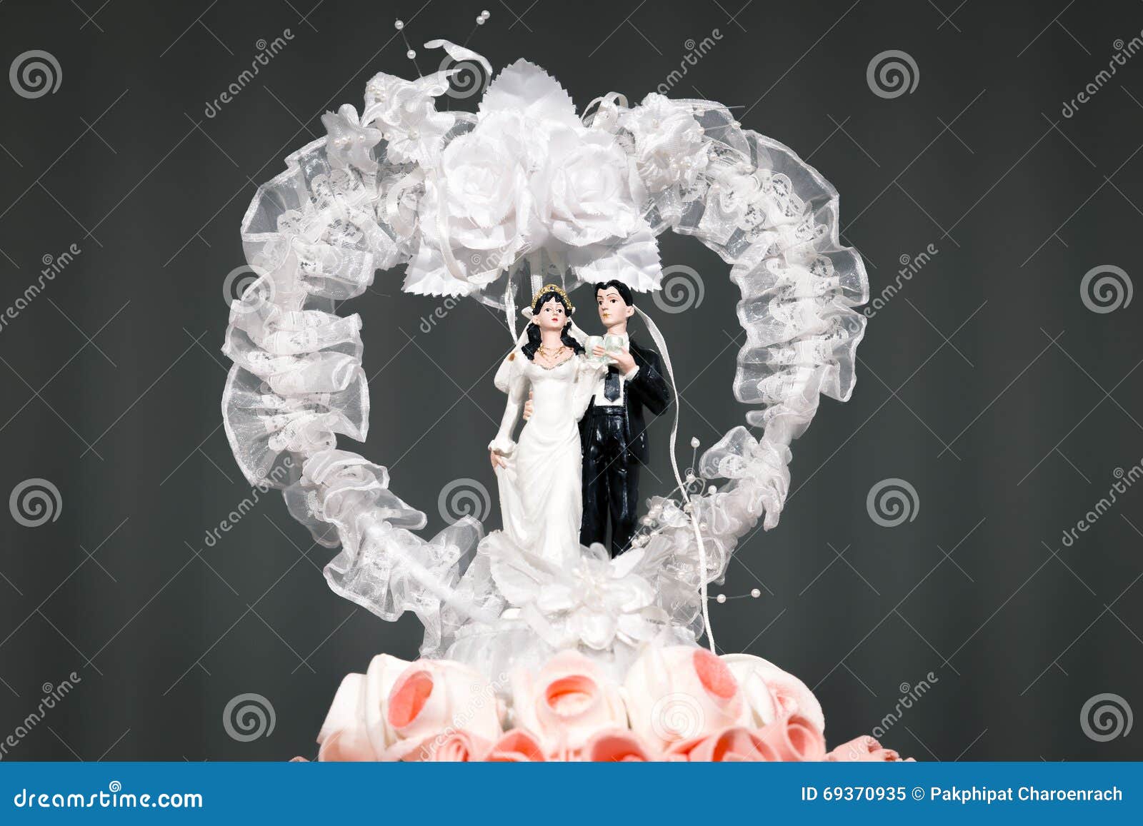 Bride And Groom Couple Doll On Wedding Cake Stock Image Image