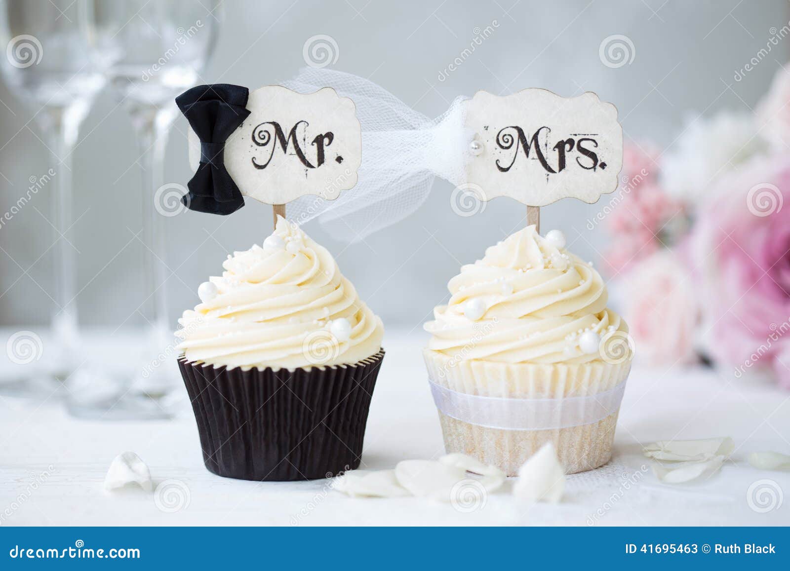 Bride and groom cupcakes stock image. Image of cupcakes 41695463