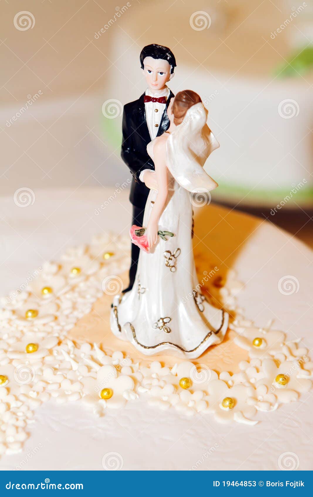 Bride and Groom Wedding Cake Decoration Stock Image - Image of frosting ...