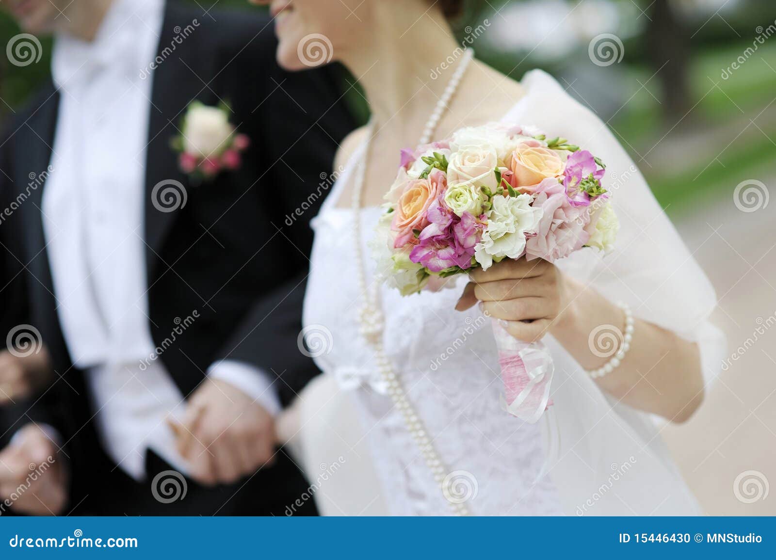 bride holding beautiful wedding flowers bouquet 15446430
