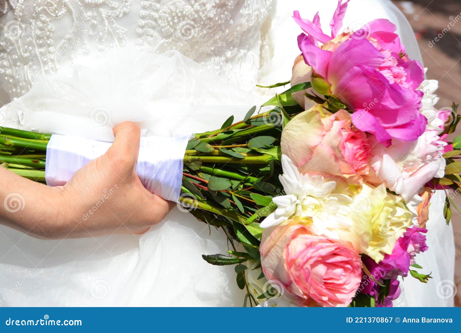 The Bride Holds a Wedding Bouquet in Her Hand Stock Image - Image of ...