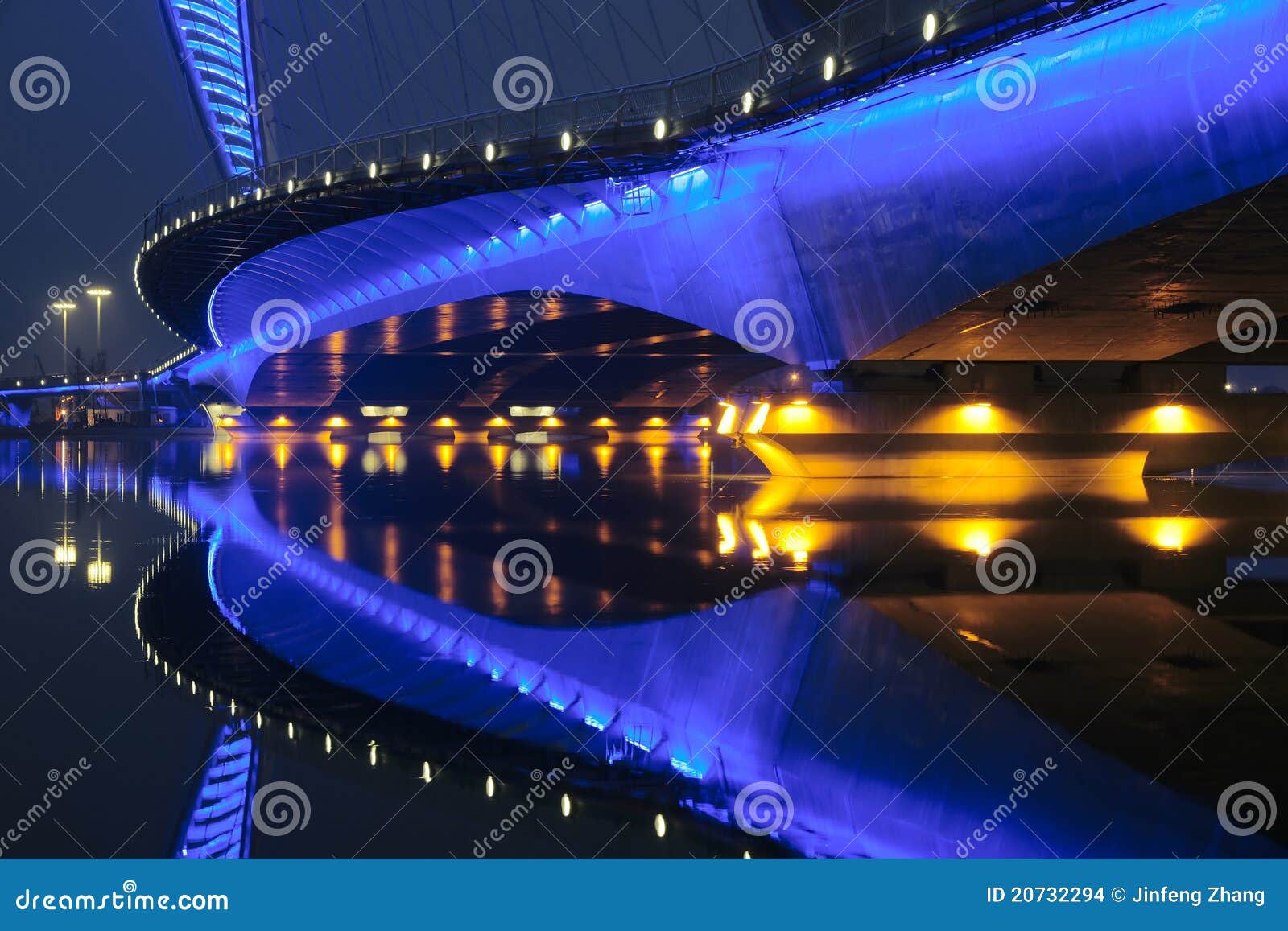bridge nocturne