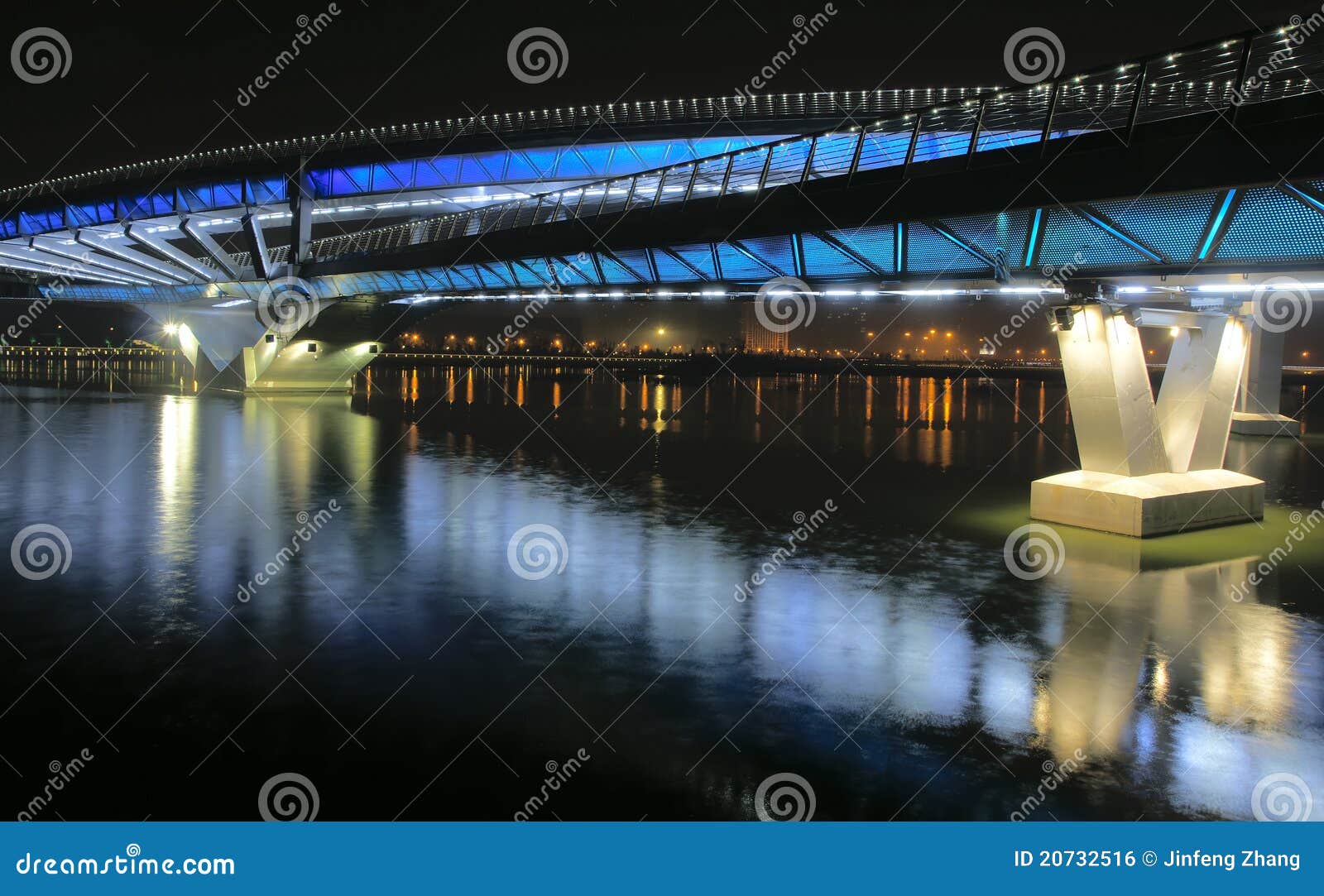 bridge nocturne