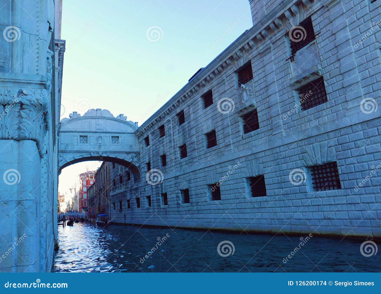 bridge of sighs in venice