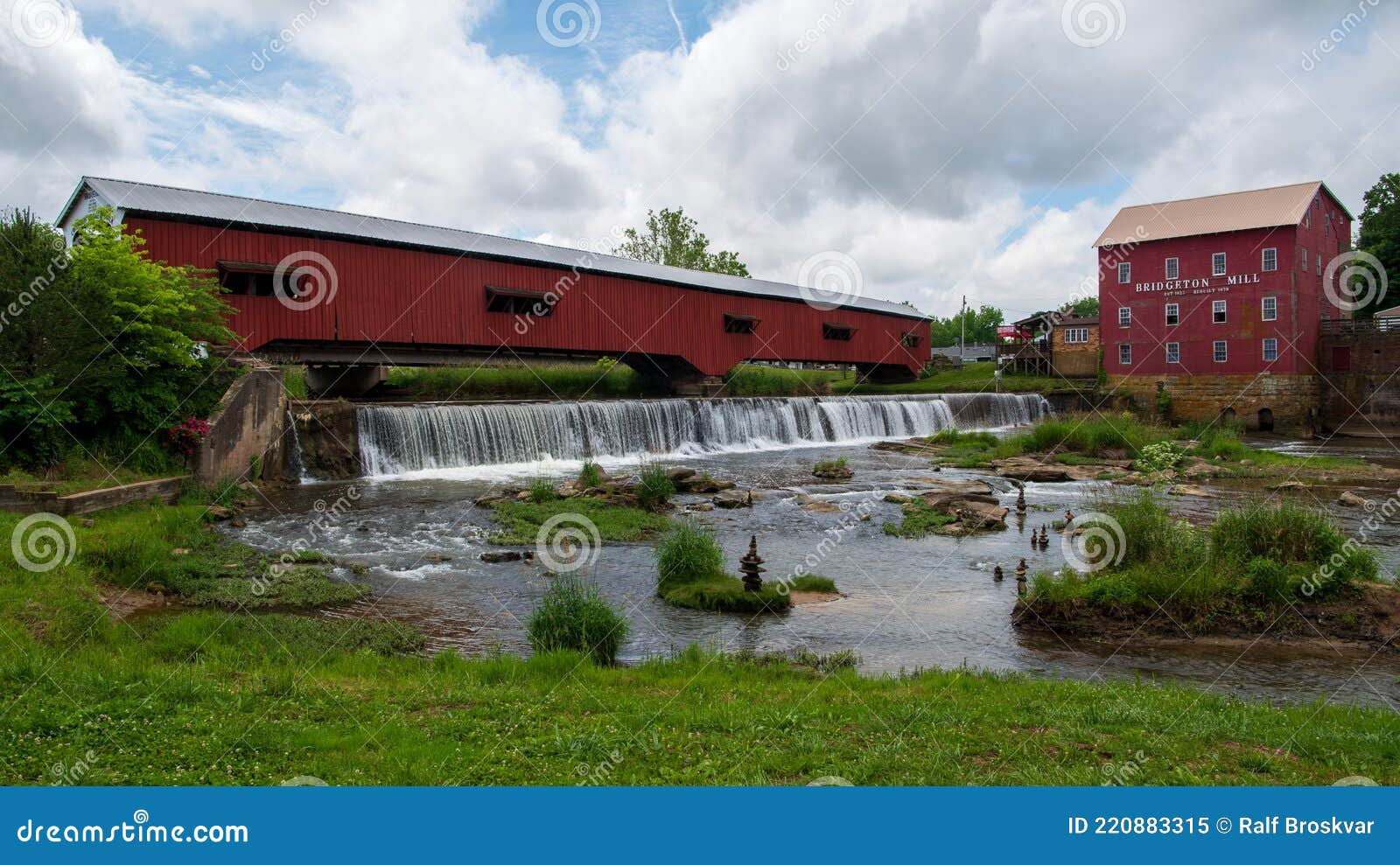 Bridgeton Covered Bridge Stock Image Image Of Bridge 220883315