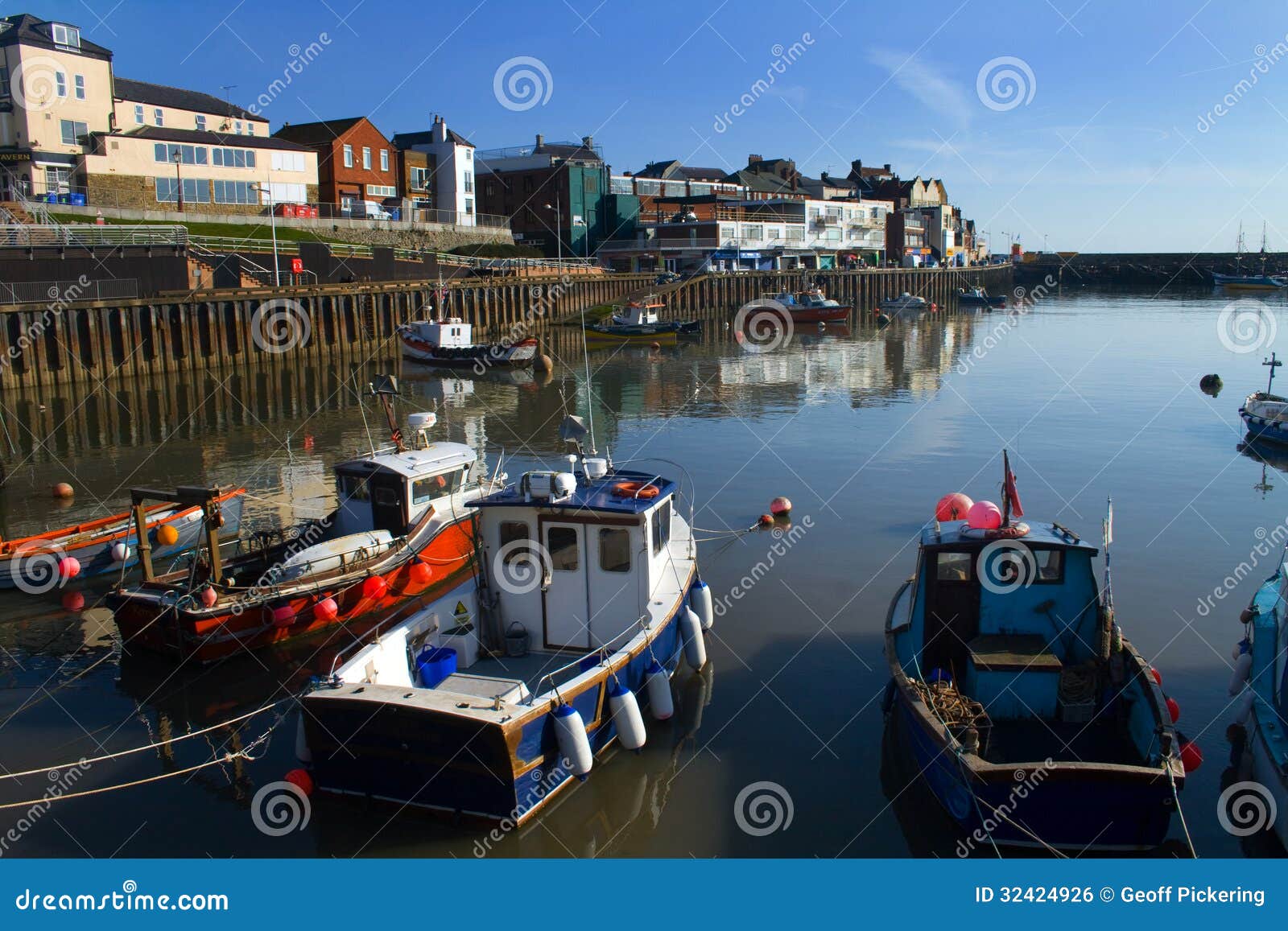 Bridlington Harbour stock photo. Image of harbour, wood 32424926