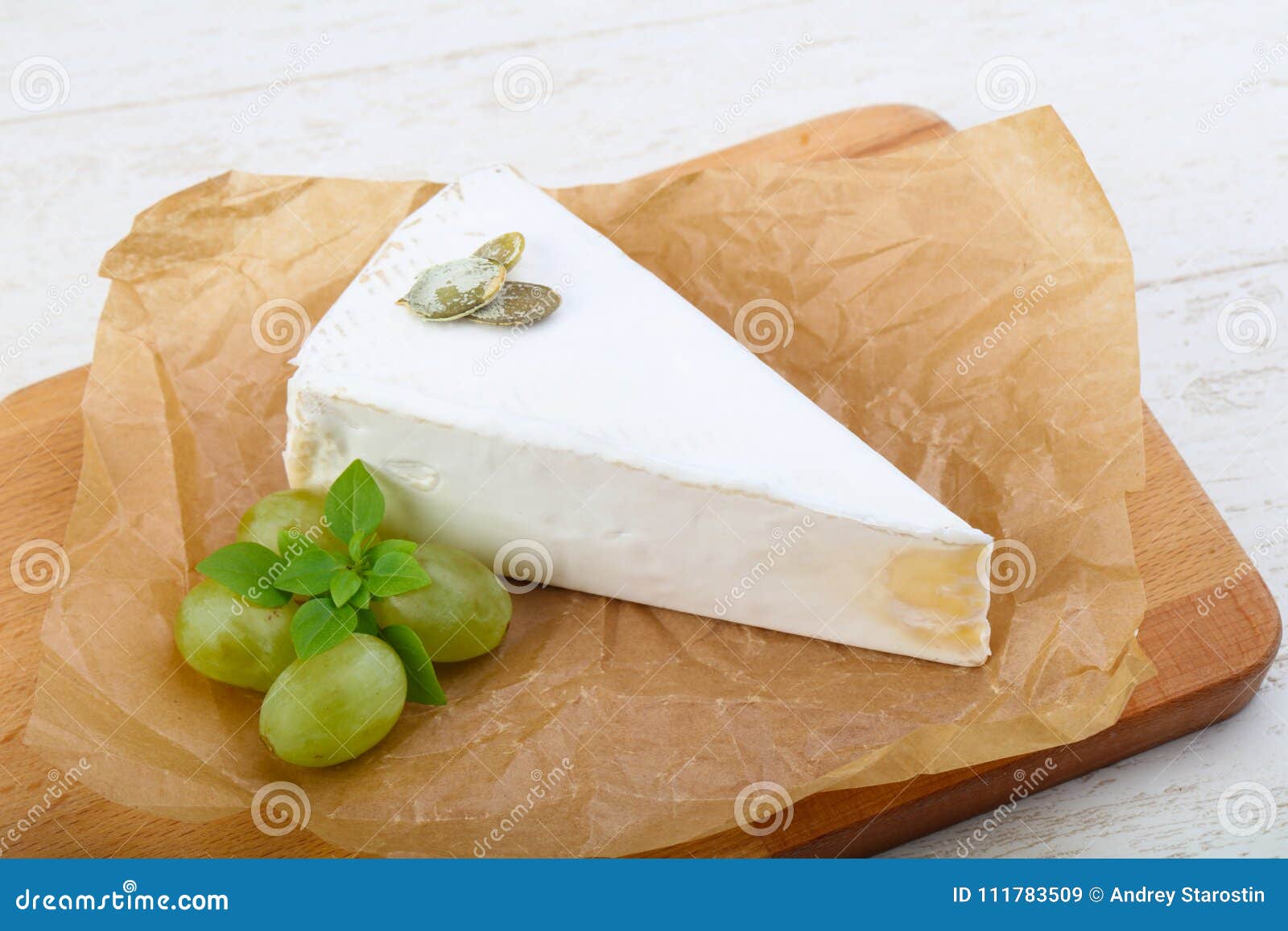 Brie Cheese stockbild. Bild von organisch, weich, scheibe 111783509