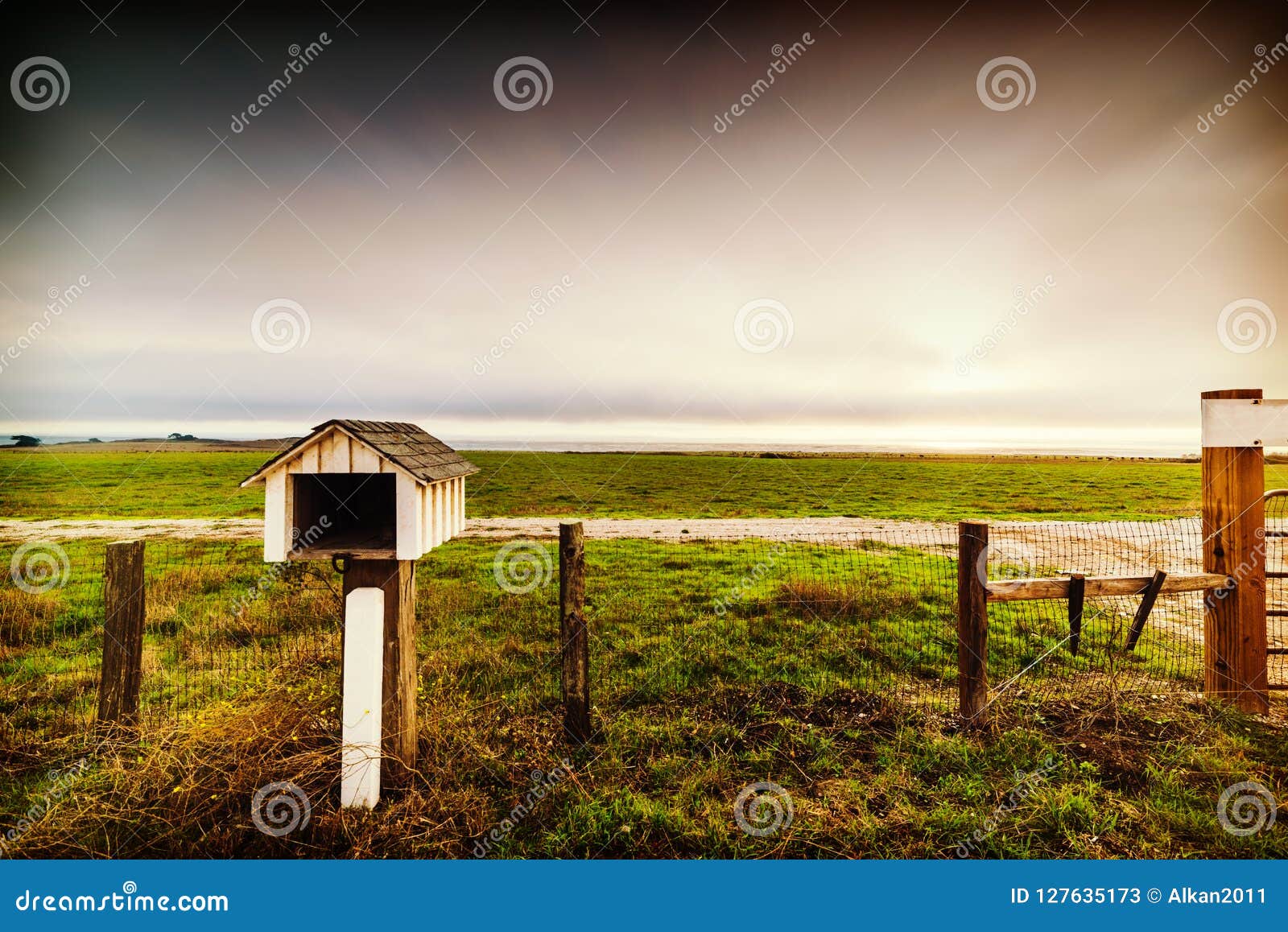 Actief Voorwaarde waardigheid Brievenbus in Een Boerderij in Centraal Californië Stock Afbeelding - Image  of openlucht, landelijk: 127635173