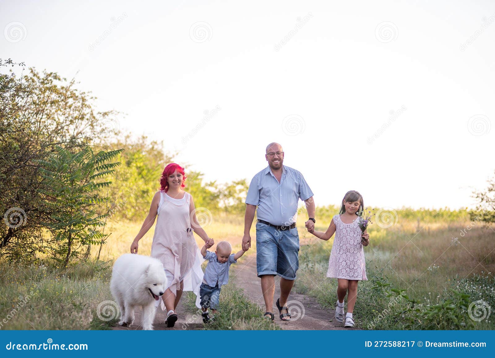 Bright Diversity Family Walks On The Paths In Field With Samoyed Dog Traveling With Pets Stock Bright Diversity Family Walks On The Paths In Field With Samoyed Dog Traveling With Pets Stock