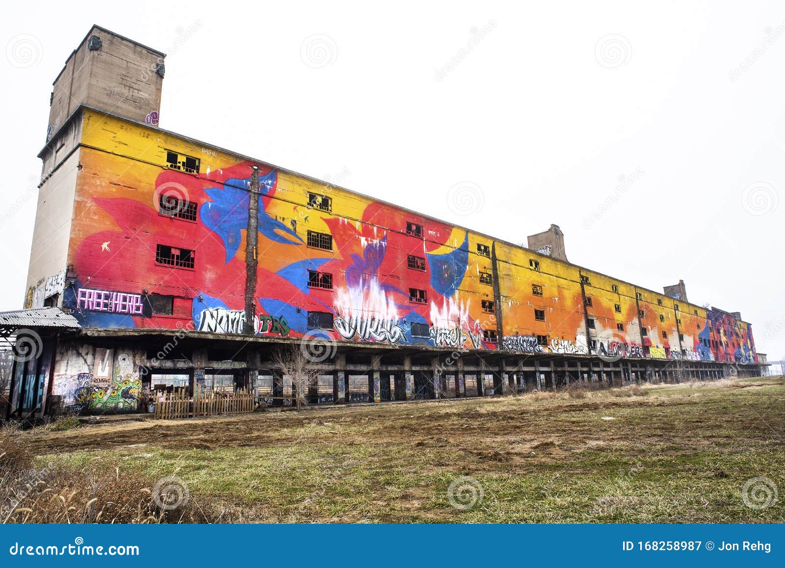 St Louis, Missouri, USA, December 2019 - Graffiti Spray Painted With Loud Colors On Long ...