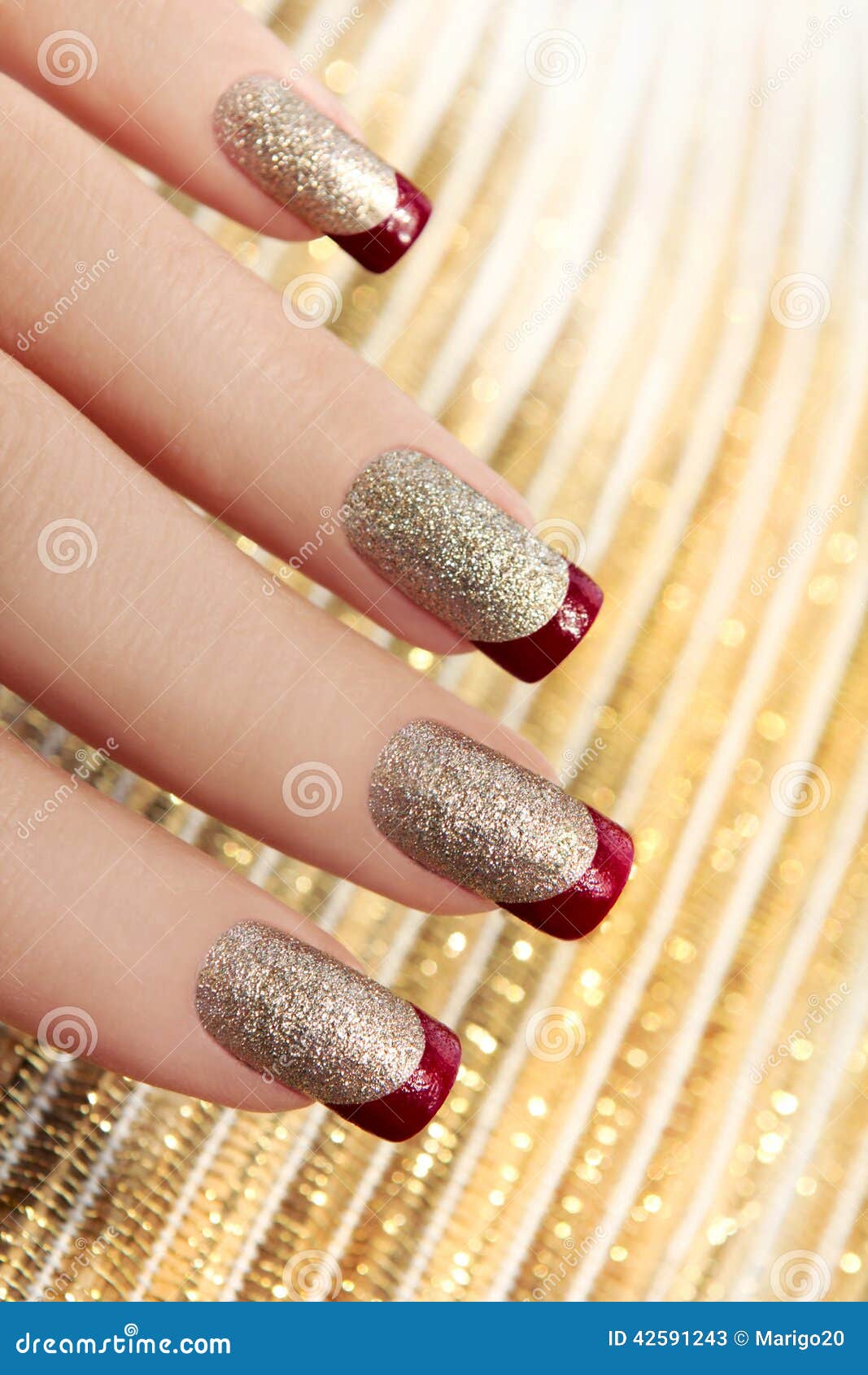 brilliant golden manicure.