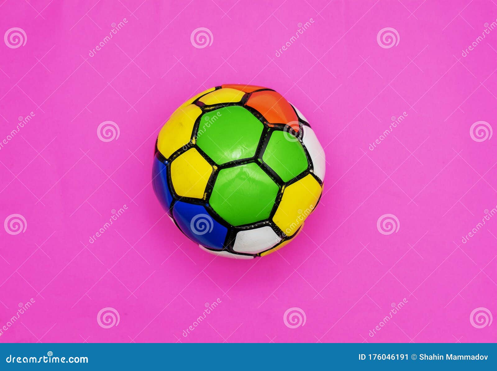 Bola Amarela Do Futebol No Fundo Branco Imagem de Stock - Imagem de branco,  brinquedo: 62304359