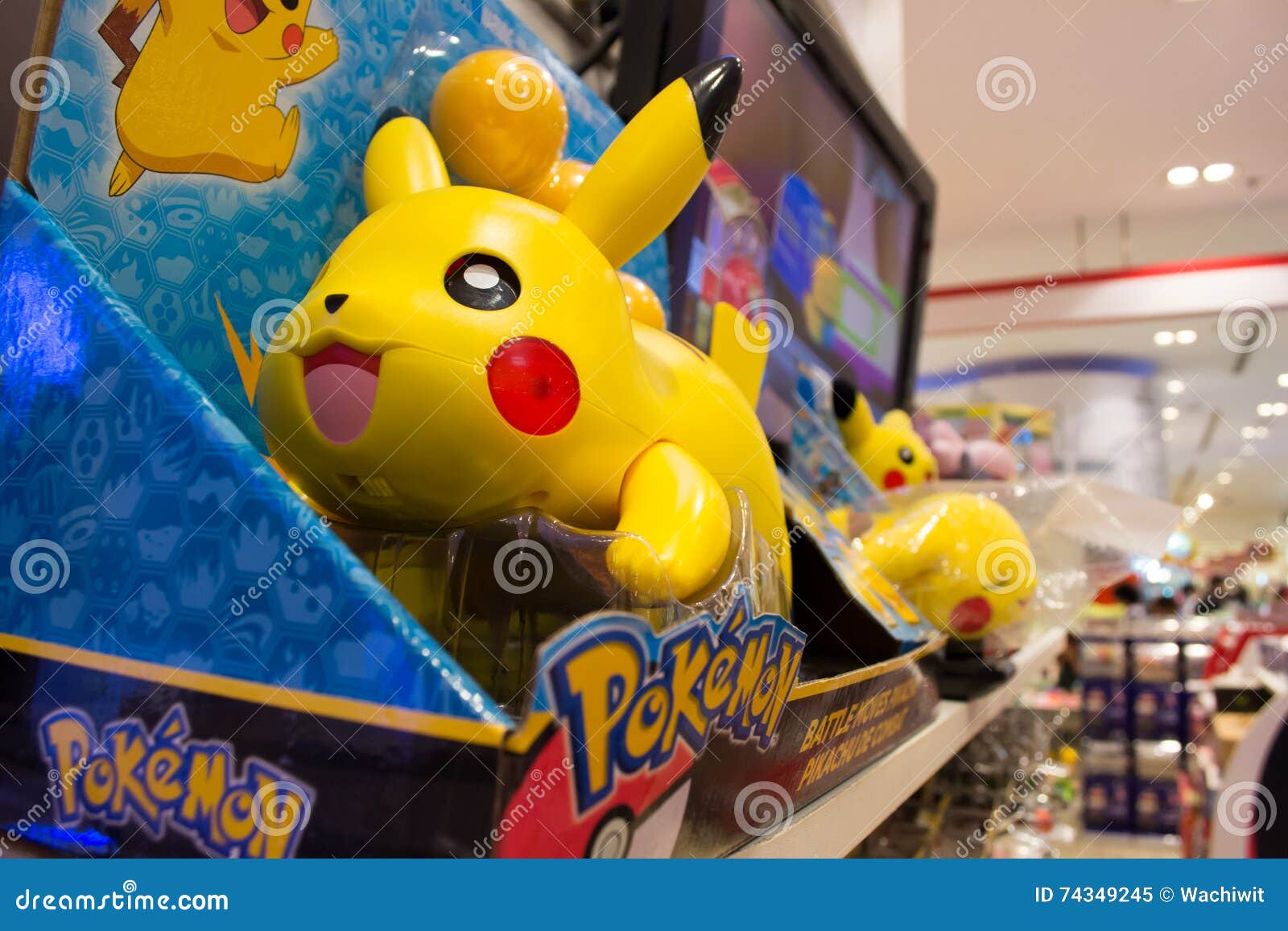 Foto de Modelo Plástico De Um Brinquedo De Pokemon Dialga Da Refeição Feliz  De Mcdonald S Em Um Fundo Azul e mais fotos de stock de Pokémon - iStock