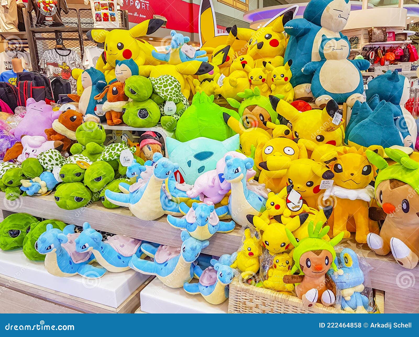 Brinquedos Píkachu Coloridos De Pokemon Na Tailândia Do Aeroporto