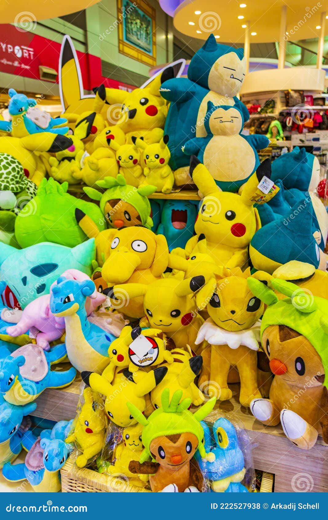 Brinquedos Píkachu Coloridos De Pokemon Na Tailândia Do Aeroporto