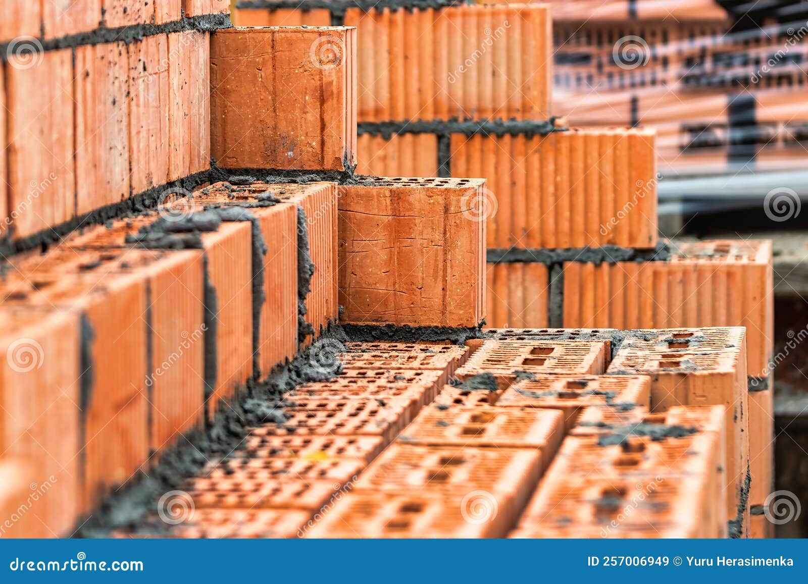 Briques De Céramique Rouge Sur Le Chantier. Keramoblock. Brique Creuse.  Construction D'un Bâtiment En Briques Rouges. Closeup. Mat Image stock -  Image du orange, industriel: 257006949