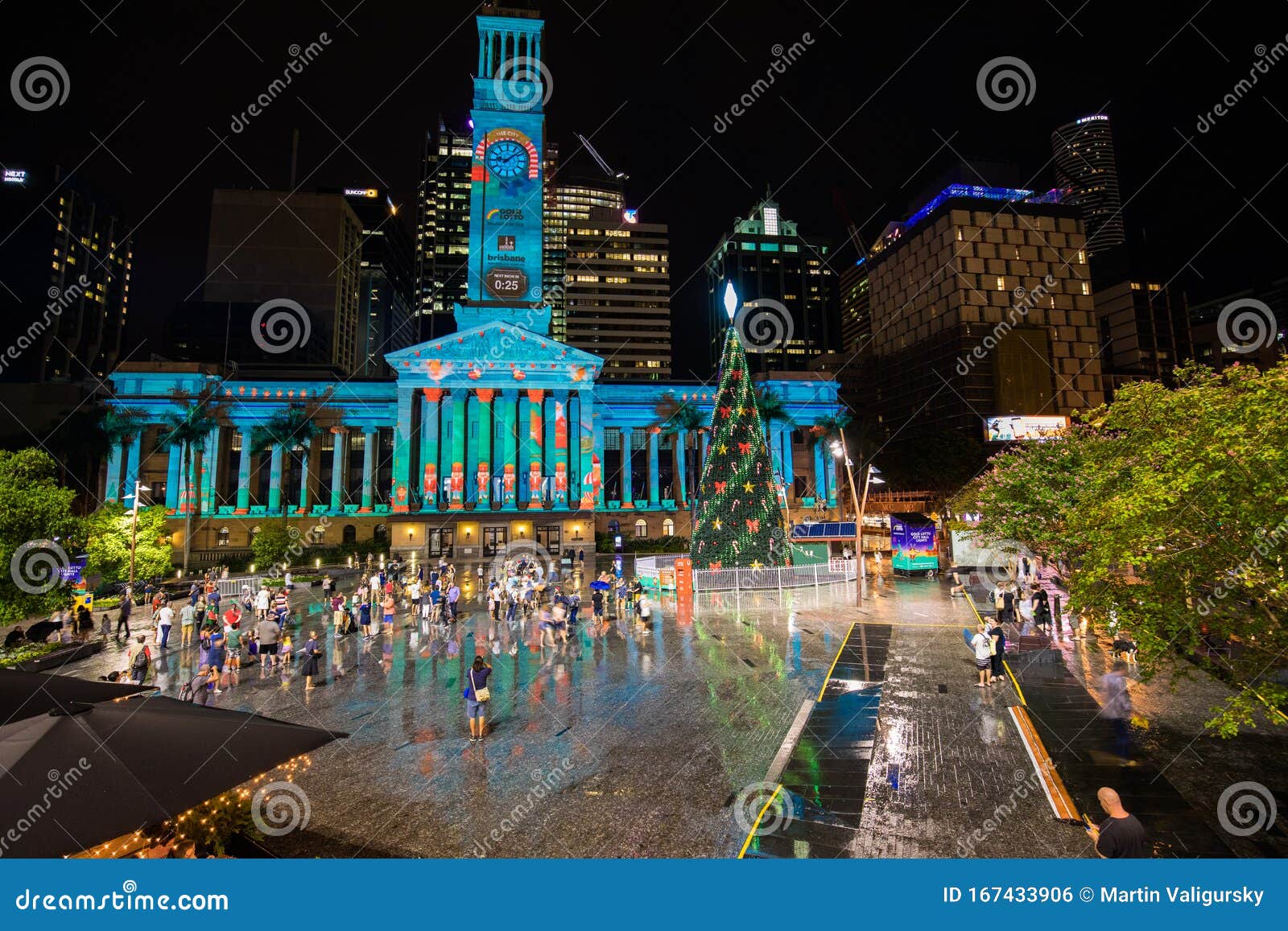 BRISBANE, AUSTRALIA, DEC 21 2018: Lighting Show On The City Hall Building At King George Square ...