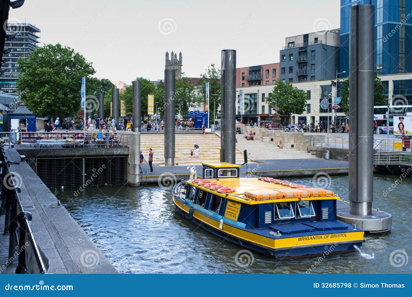 Bristol Ferry. Un traghetto in Bristol City Centre, Regno Unito, gente ferrying attraverso la città