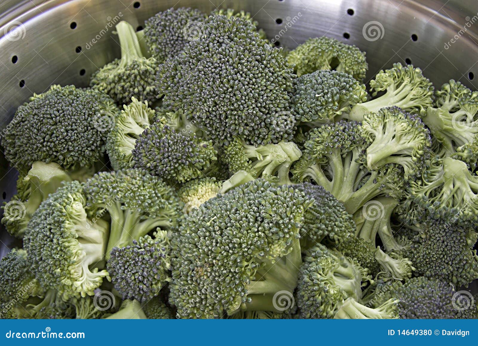 Broccoli in Steamer Tray stock photo. Image of greens 14649380
