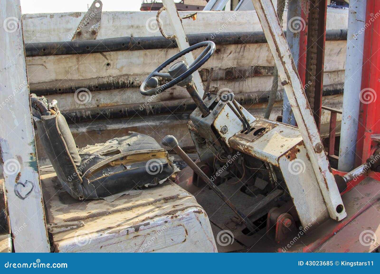 Broken Forklift Truck In Yard Old Forklift Stock Image Image Of Pallet Rusty 43023685