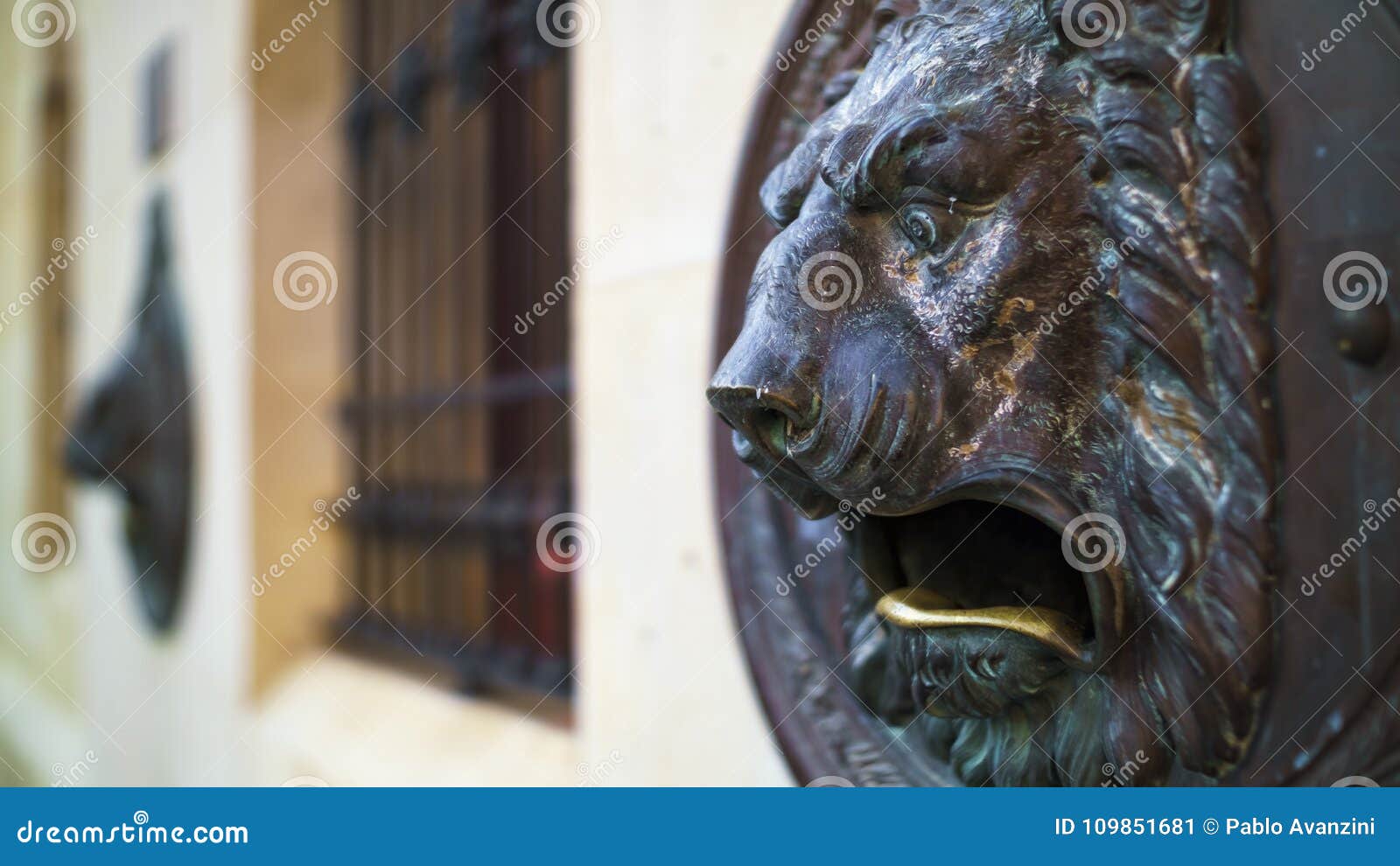 bronce lion mailbox cadiz spain