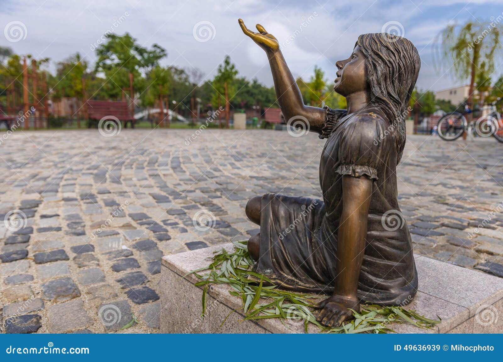 Bronze girl statue stock image. Image of decoration, creation 49636939