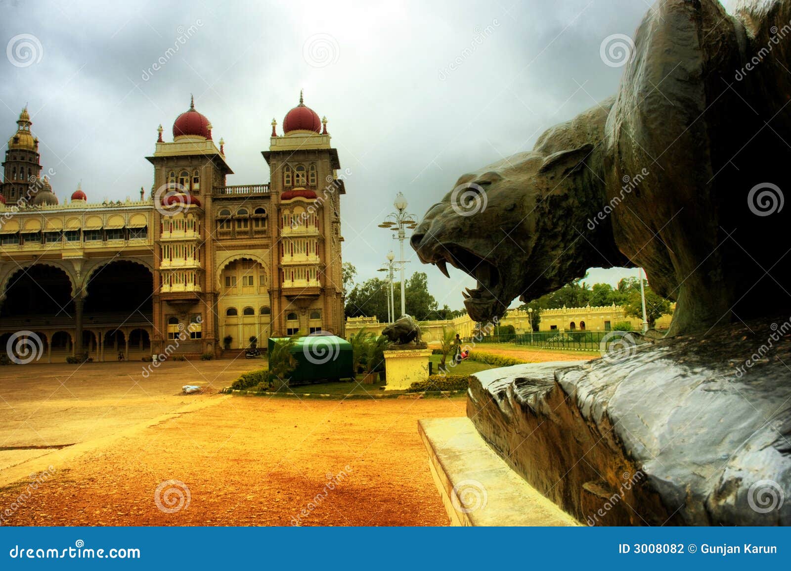 bronze lion statue indian mysore palace