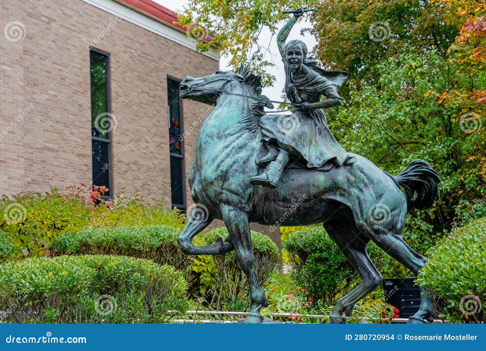 Bronze Sibyl Ludington Statue at Danbury Public Library Editorial Stock