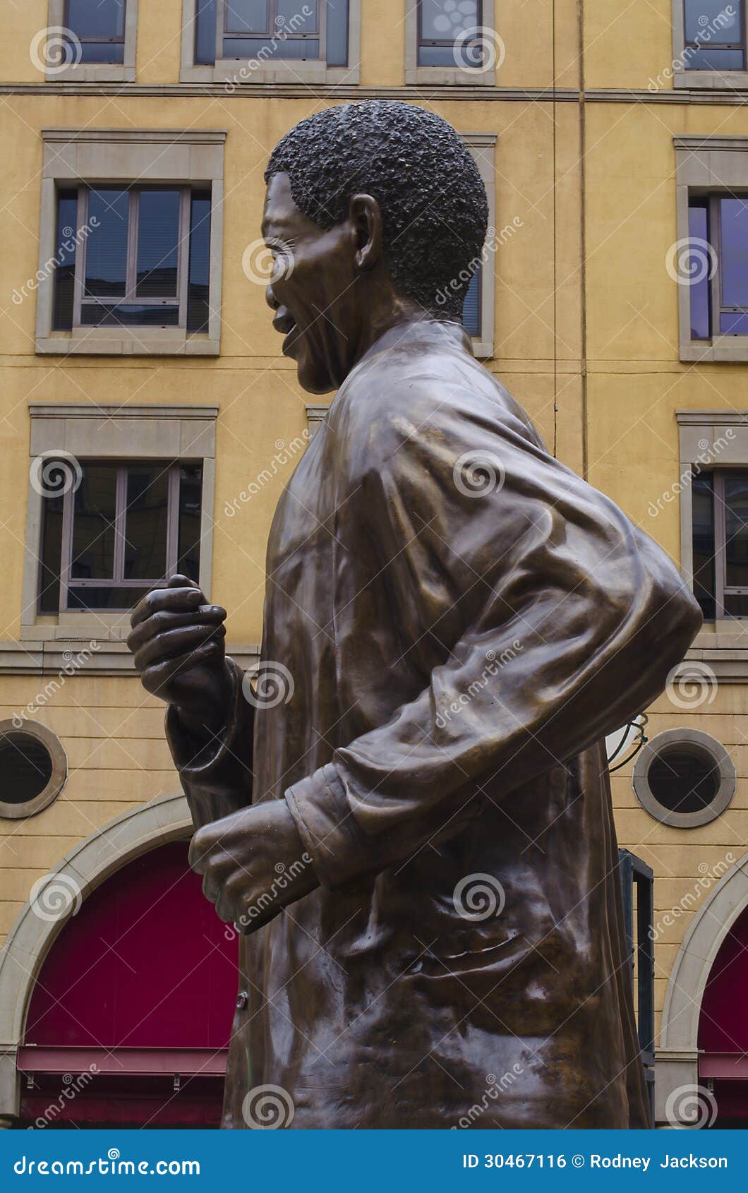 Bronze Statue of Nelson Mandela Editorial Photo - Image of diversity ...