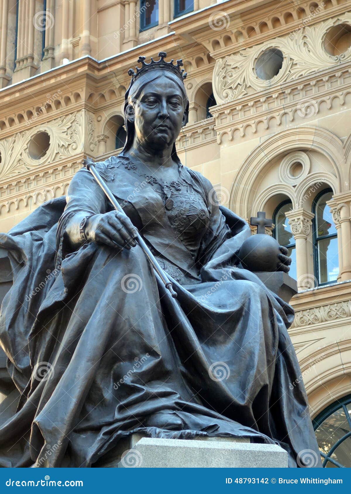Statue of Queen Victoria restored - Stabroek News