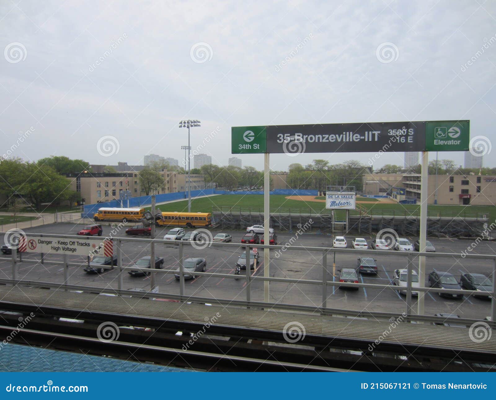 Bronzeville Chicago USA Green Line Train Editorial Photo Image of