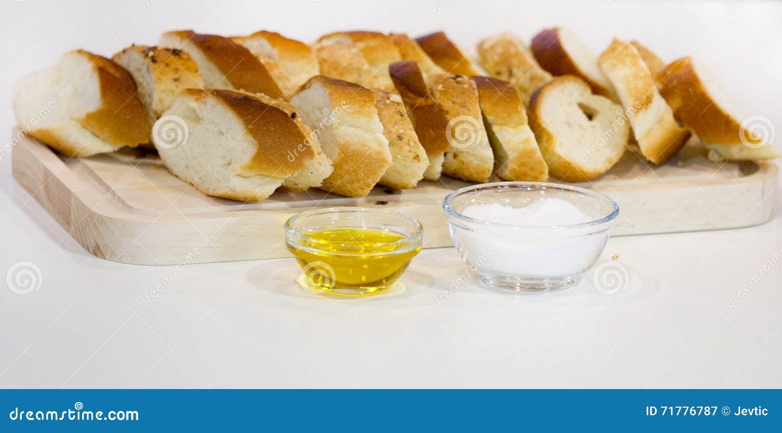Brot Mit Olivenol Und Salz Stockbild Bild Von Vorstand 71776787