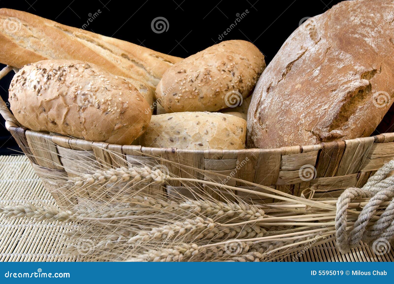 Brot und Korn stockbild. Bild von backen, mehl, bake