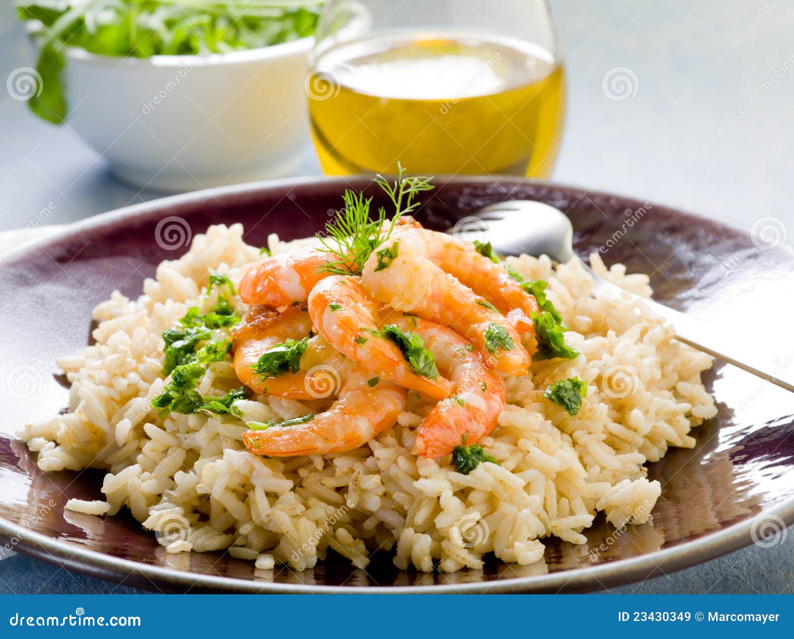 brown rice with shrimp and arugula