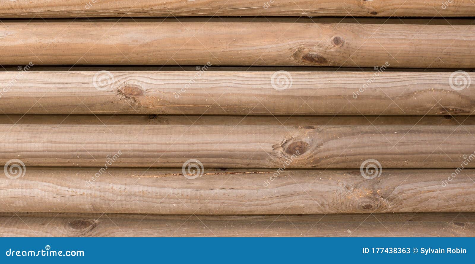 Ván gỗ tròn: Ván gỗ tròn là sản phẩm tuyệt vời cho những ai yêu thích sự độc đáo và đẳng cấp. Chúng được chế tác từ các loại gỗ đa dạng và có độ bền cao, mang lại sự ấn tượng cho không gian sống của bạn. Những tấm ván gỗ này còn được sử dụng để trang trí và xây dựng đồ nội thất độc đáo, phù hợp với nhiều phong cách trang trí.