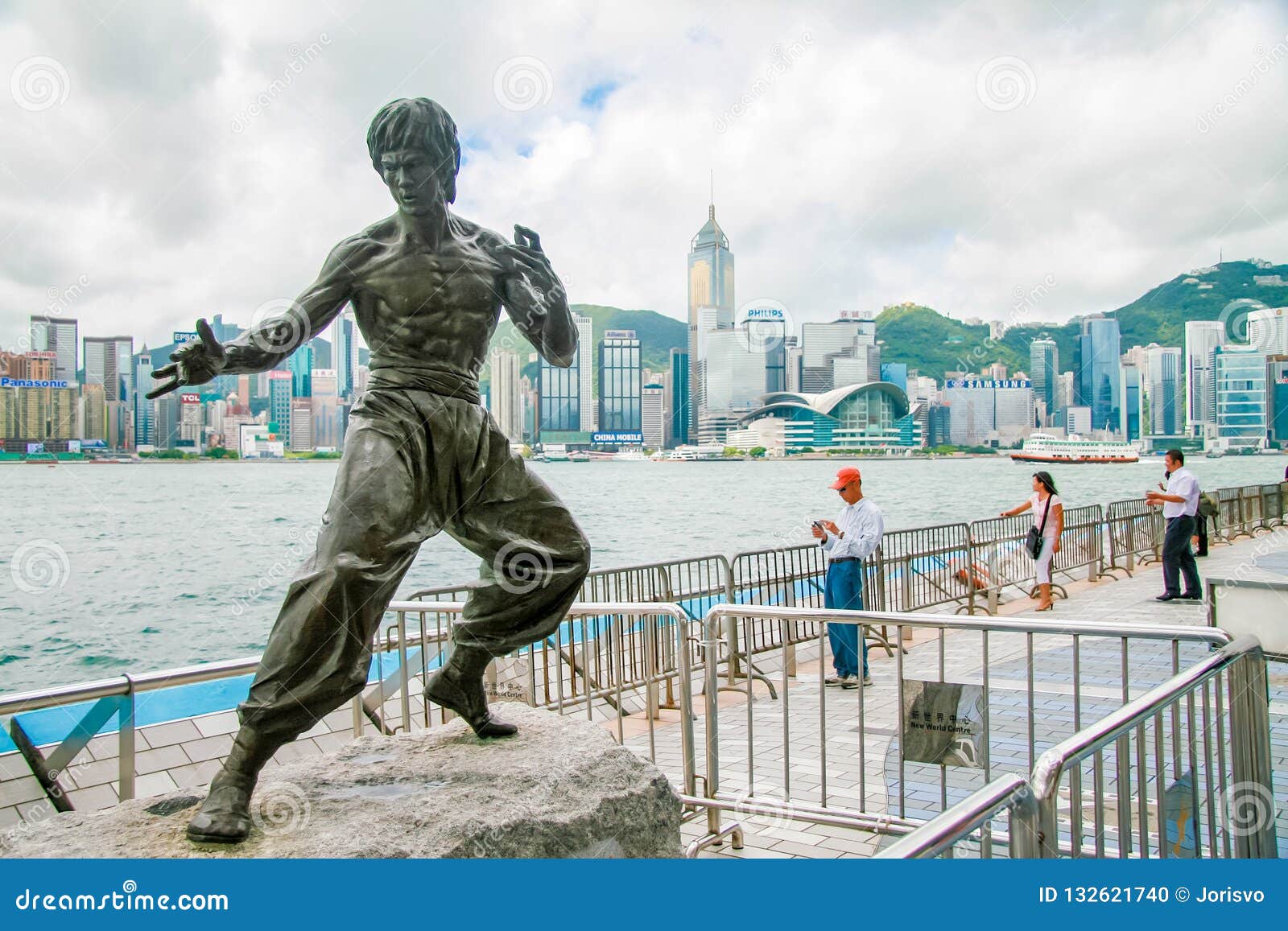Bruce Lee Statue in Hong Kong Editorial Image - Image of movie, kowloon:  132621740
