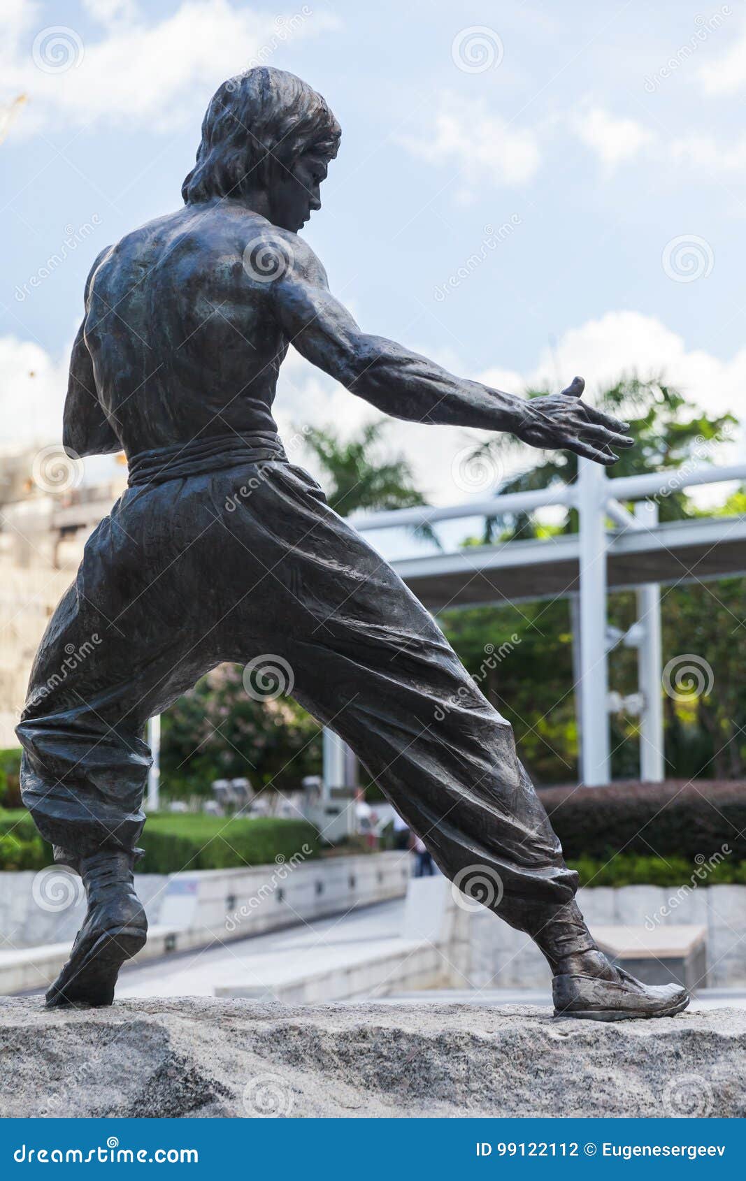 Bruce Lee Statue Located in Hong Kong Editorial Photography - Image of  outdoor, jujutsu: 99122112